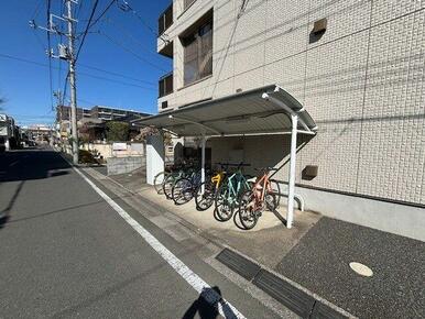 屋根付駐輪場がございます。