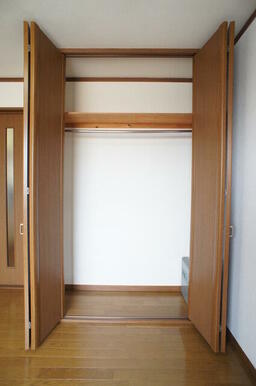 収納はクローゼット仕様なので、整理整頓はかどります☆