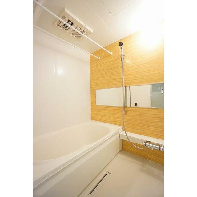 【浴室】アクセントパネルがオシャレな浴室　浴室換気乾燥暖房機設置、追い焚き機能、シャワースライド仕…