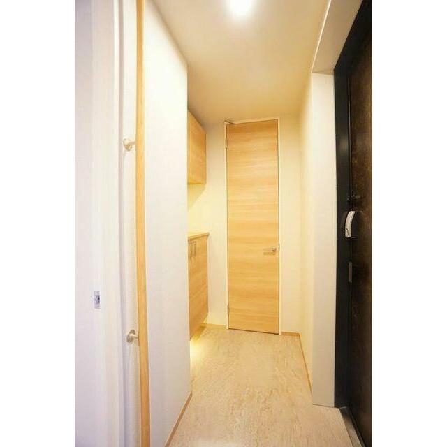 【玄関】セパレイトタイプのシューズクローゼット・手摺付き