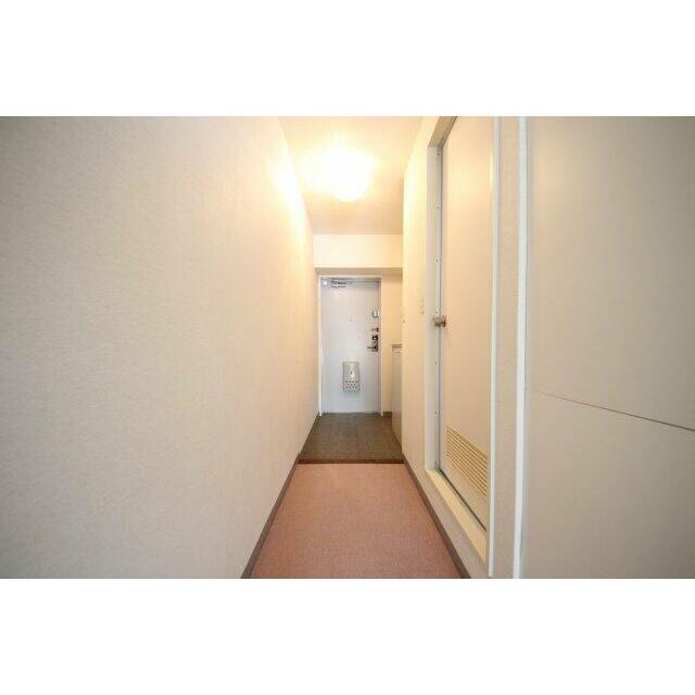室内から玄関方向の見た目