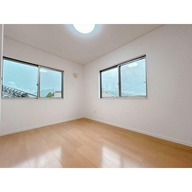 「南西側洋室」約６帖のお部屋です。