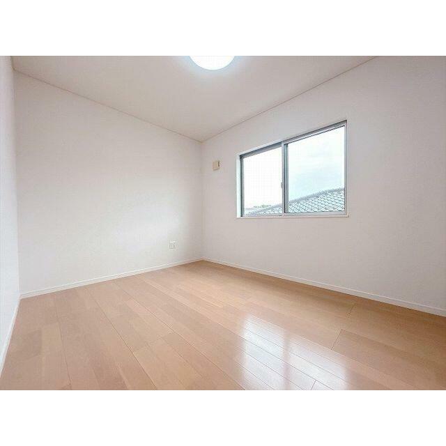 「西側洋室」約６帖のお部屋です。