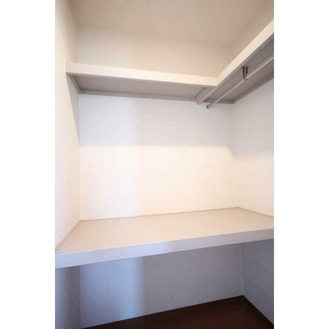 ※退室前、もしくはリフォーム中の為、同物件同タイプ（反転）の他のお部屋の写真を掲載いたします。設備…