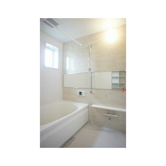 【浴室】１日の疲れを取るお風呂は壁の一面だけ色を変えてアクセントを付けています☆また、沸かし直しが…