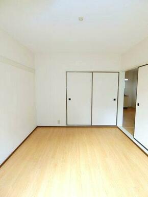 使い勝手のいい洋室です