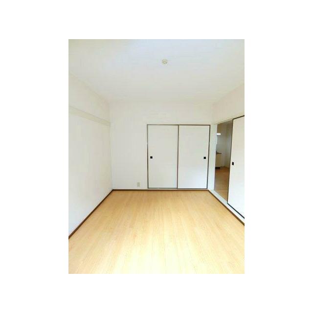 使い勝手のいい洋室です