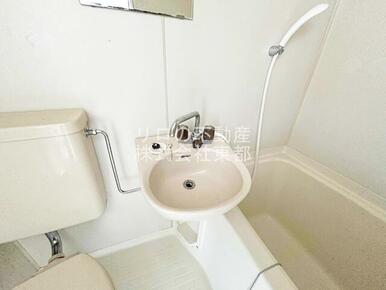 洗面ボウルと鏡もございます☆