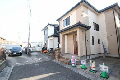 前面道路含む現地写真です