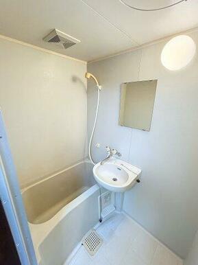 ※同建物ほかのお部屋の写真です。