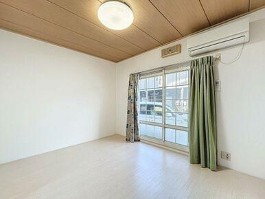 ※同建物ほかのお部屋の写真です。