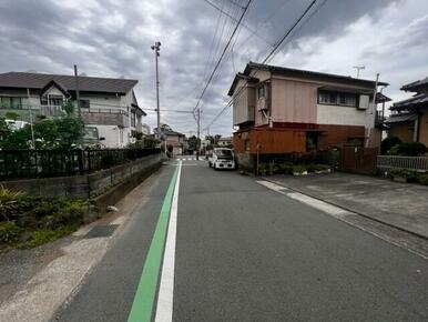 土地東側道路（北側より撮影）