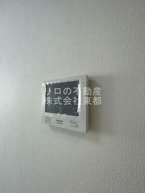 来訪者の姿を確認できるTVモニター付インターホン設置済です！