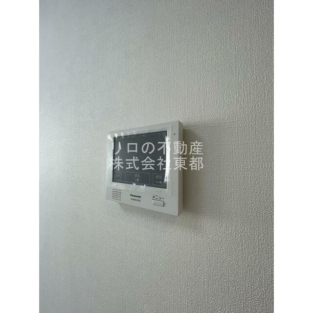 来訪者の姿を確認できるTVモニター付インターホン設置済です！