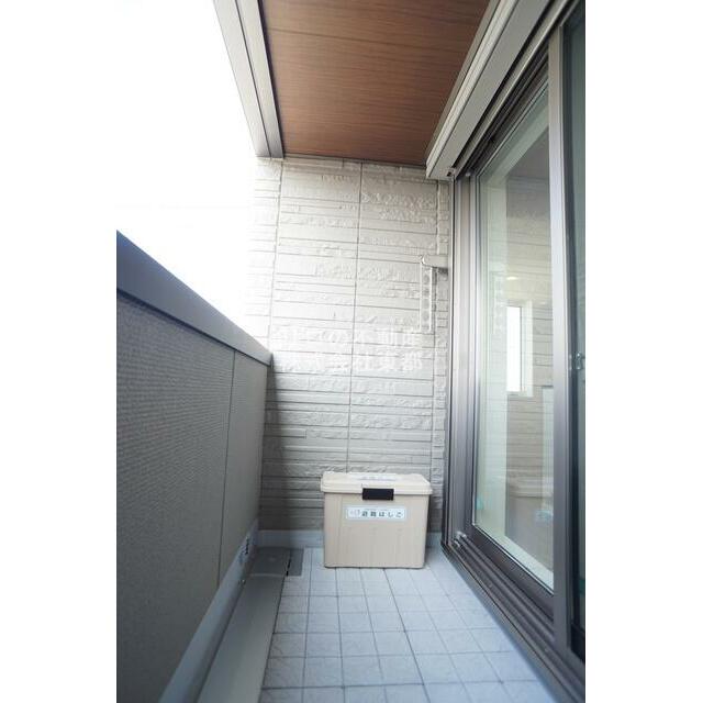 バルコニーがあるので洗濯物を太陽の下で干すことができます♪