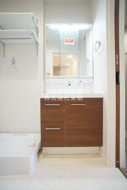 ヘアセットも簡単洗髪洗面化粧台タイプ☆