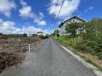 前面道路写真です。幅員は約４．８ｍ