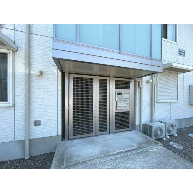 共用玄関オートロック仕様のため、安心・安全なシャーメゾンライフを♪