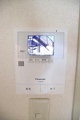 来訪者が確認できるTVモニタ付ドアホン！