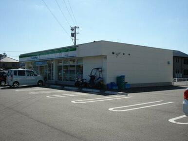 ファミリーマート武雄八並店まで755ｍ