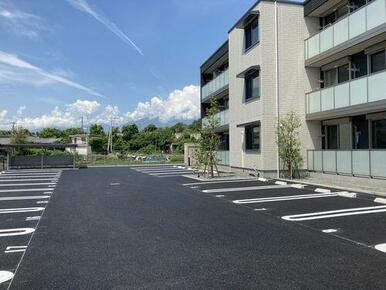 ◆敷地内に各世帯２台駐車場が付いております◆