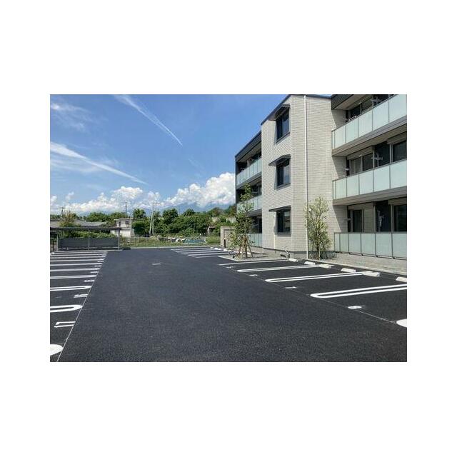 ◆敷地内に各世帯２台駐車場が付いております◆