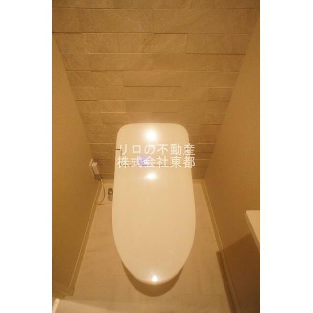 白基調で清潔感のあるトイレです♪