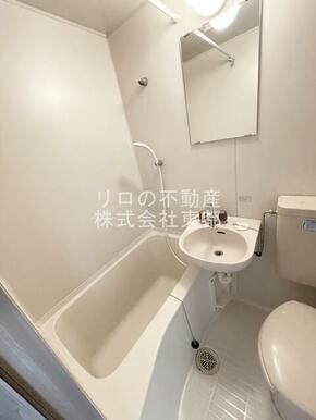 洗面ボウルと鏡もございます☆