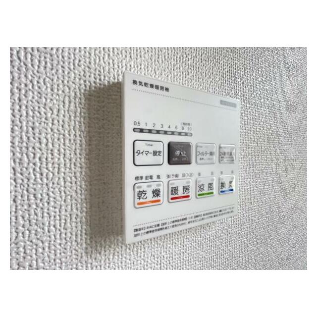 浴室暖房乾燥機は、入浴時以外の衣類乾燥室としても利用できるので雨の日のお洗濯も解決！