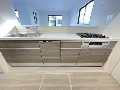 家族の顔が見えるカウンターキッチン！配膳や片付けも楽にできますね＾＾