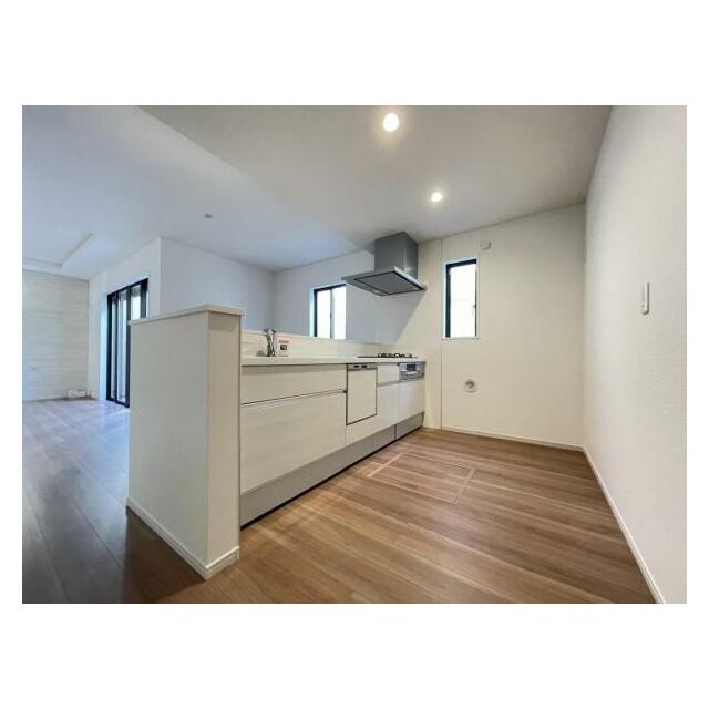 リビングの様子を見ながら家事ができるので小さなお子さまがいるご家庭も安心です＾＾