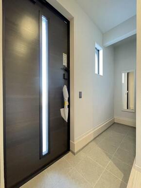 家族の靴がしまえるシューズボックス付き！SICにはベビーカーや子供の遊び道具なども収納できますよ＾＾