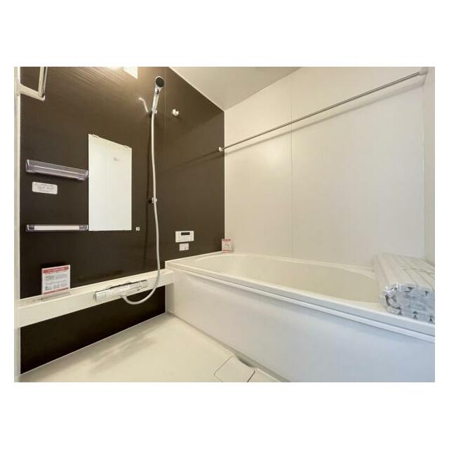 ゆったりと浸かれる1坪風呂を採用！1日の疲れを癒してくれる浴室は窓のある開放的な空間＾＾