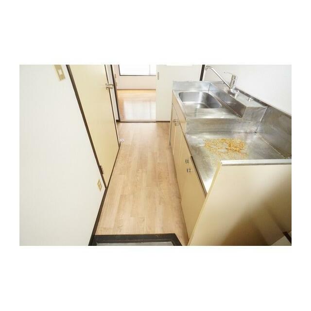 玄関から見る室内