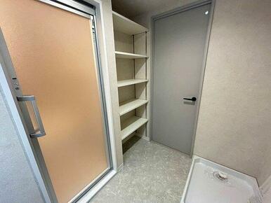 ＵＢの横には便利な稼働だなを設置