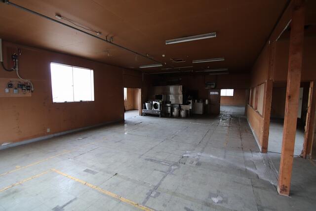 commercial 西山町坂田