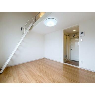 ロフトのあるお部屋です