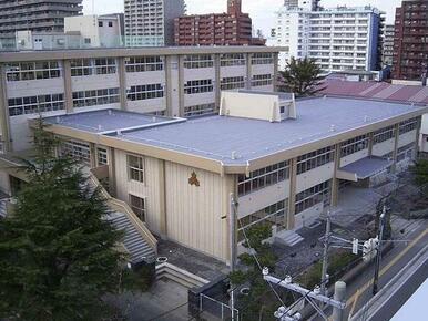中通小学校 450m