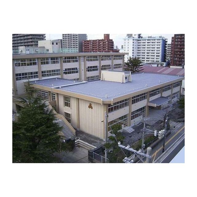 中通小学校 450m
