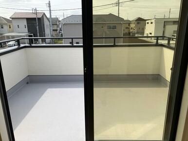開放感あふれるバルコニーで深呼吸！（1号棟）