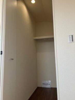 大切な洋服にはきちんと収納場所を用意したい（2号棟）