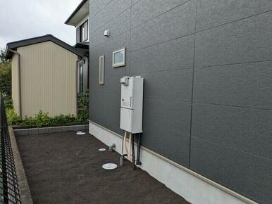 建物裏に庭スペースあります。