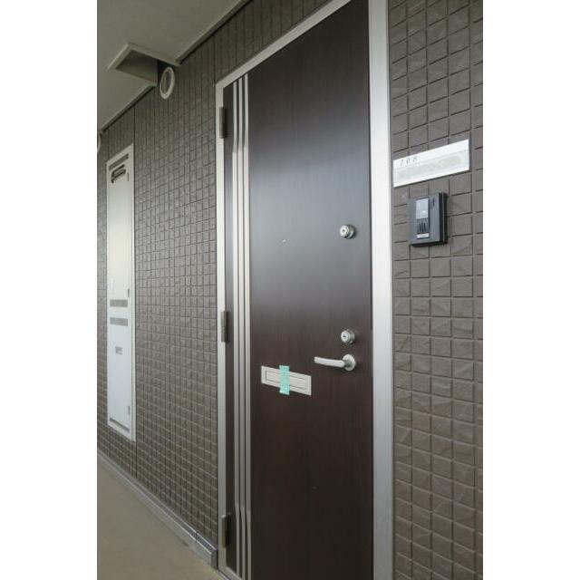 郵便受け付き玄関ドア