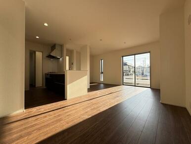 リラックスできる場所だからリビングは家具＆レイアウトにこだわりたい！（7号棟）