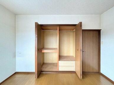 「２階東側洋室」クローゼット付きです