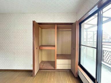 「２階南側洋室」クローゼット付きです