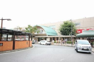 東武伊勢崎線草加駅徒歩１４分のところに位置しています