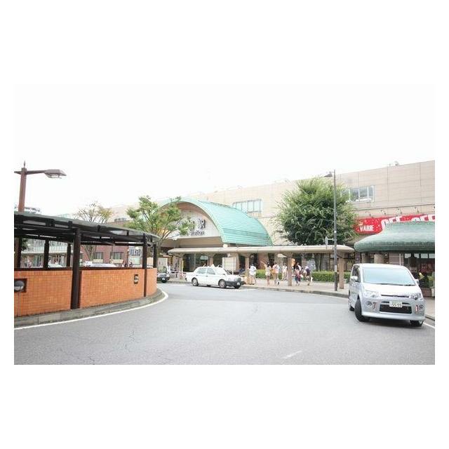 東武伊勢崎線草加駅徒歩１４分のところに位置しています