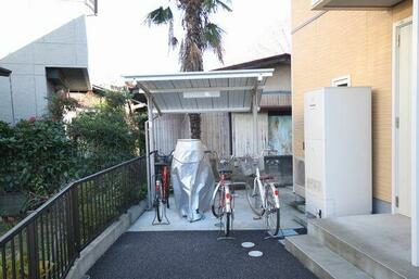 入居者専用駐輪場は嬉しい屋根付きで完備しています