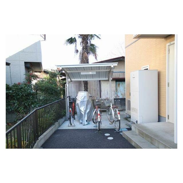 入居者専用駐輪場は嬉しい屋根付きで完備しています